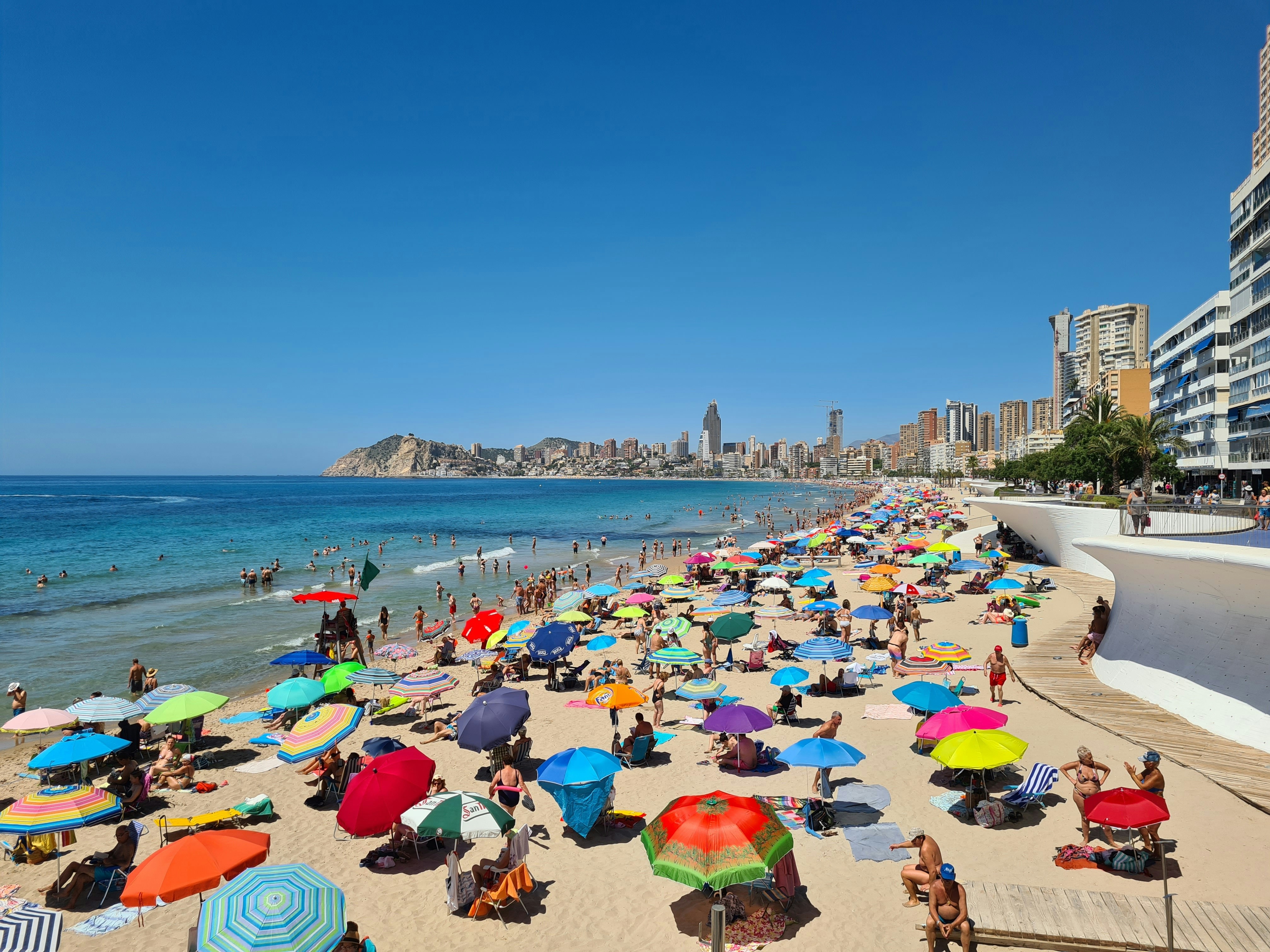 Foto de Playa De Poniente por @baseline_unsplash