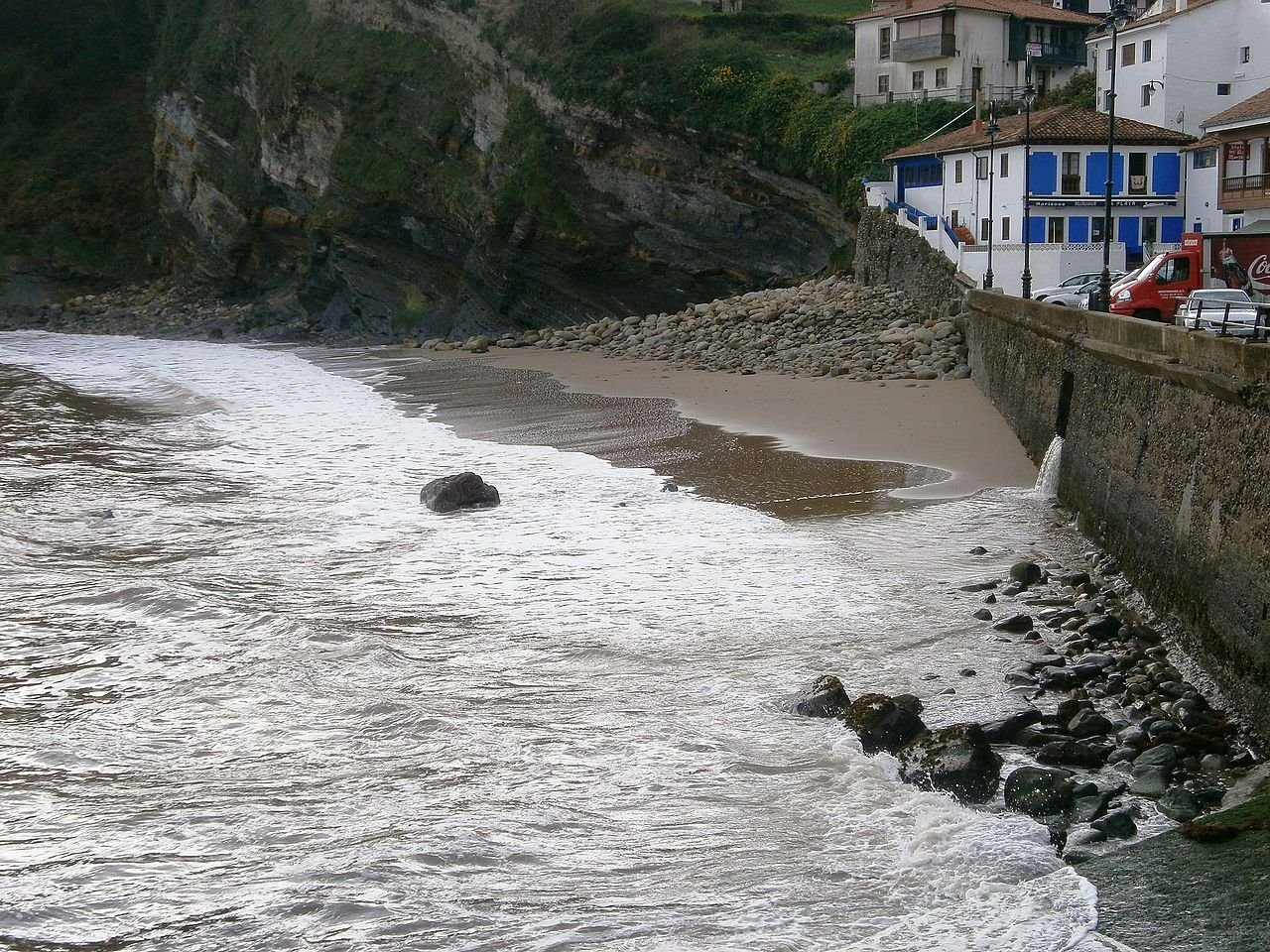 Foto de Tazones por @baseline_wikimedia