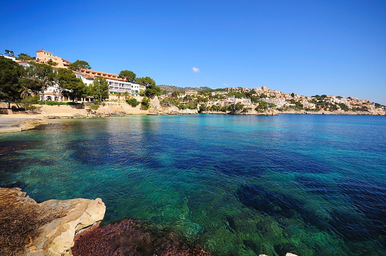 Foto de Cala Fornells por @baseline_wikimedia