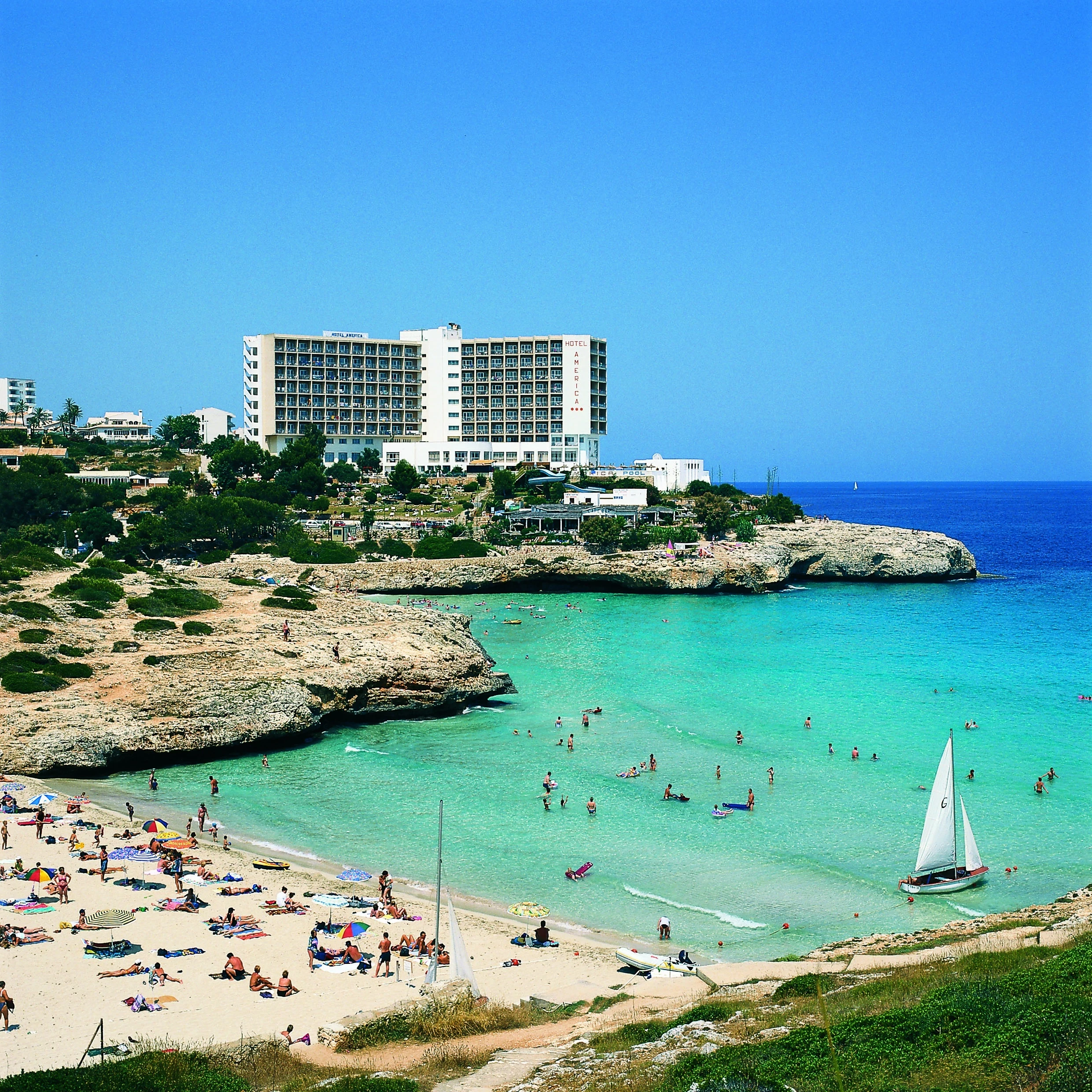 Foto de Cala Tropicana por 📸 © Turespaña
Fuente: tourspain.es