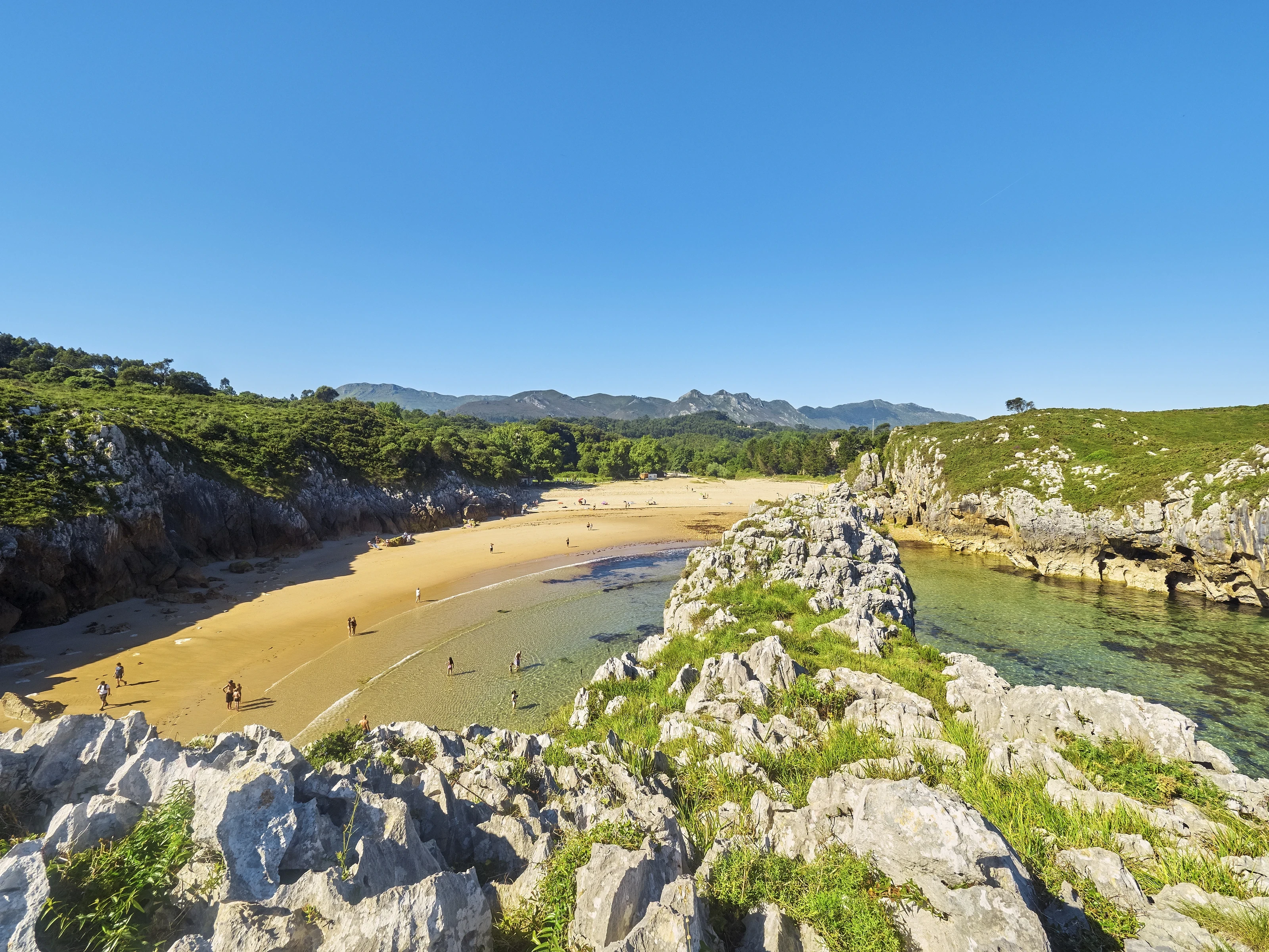 Foto de Cuevas Del Mar por 📸 Juan de Tury - Turismo Asturias