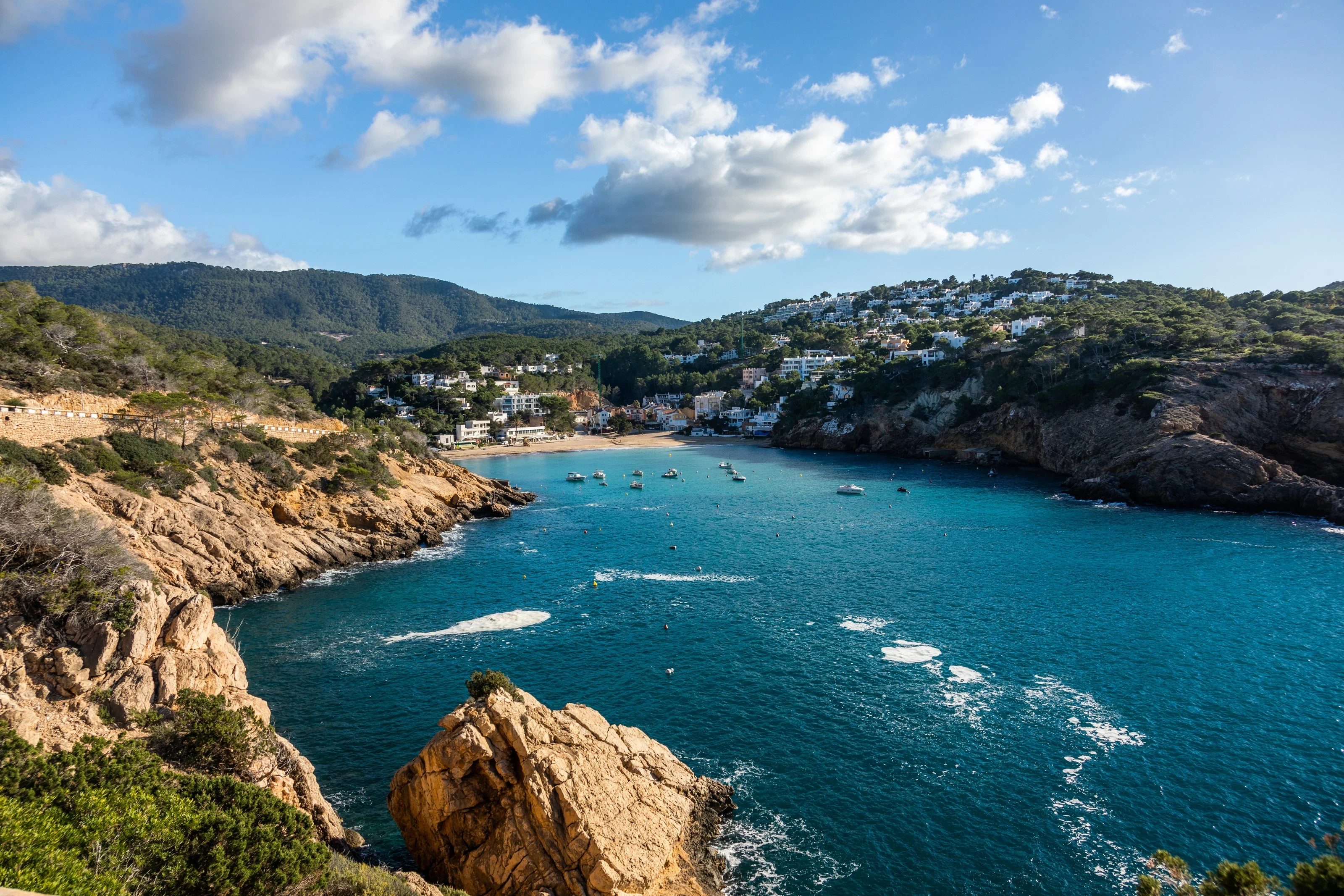 Foto de Cala Vedella por 📸 © Turespaña
Fuente: tourspain.es