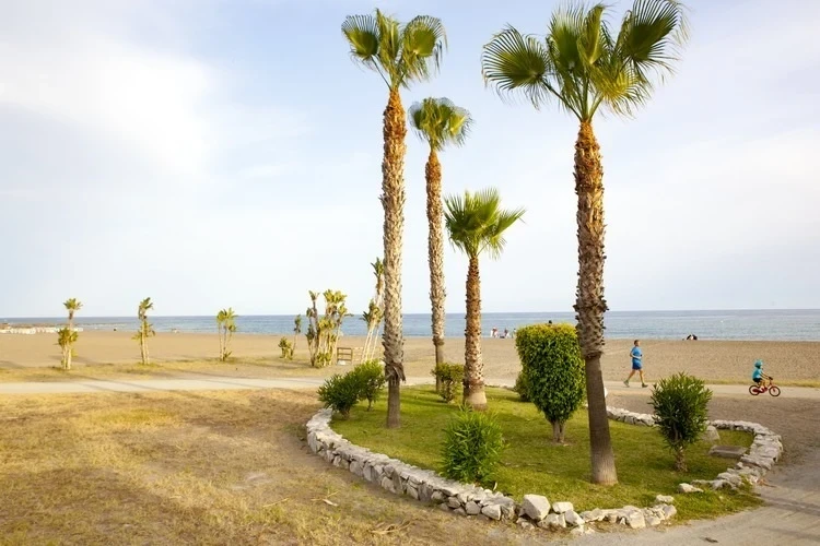 Foto de Cala Del Moral por 📸 © TURISMO ANDALUZ
Fuente: andalucia.org